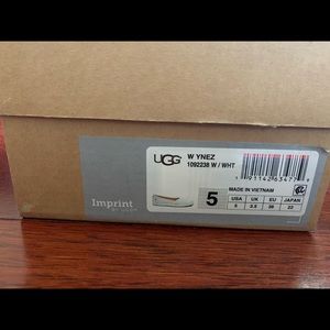 ugg ynez ruffle flat